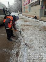 Коммунальные службы продолжают очищать город от снега