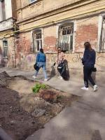 Сотрудники администрации Кировского района и других структурный подразделений провели День чистоты.