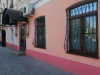 В Астрахани чистят и красят фасады на центральных улицах