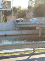 Ограждение на Троицком мосту восстановят