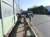 В Астрахани на выходных помыли Милицейский мост