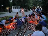 Астраханцы зажгли свечи в память о жертвах терактов в Севастополе и Дагестане