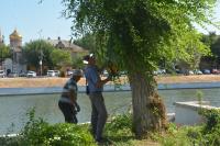 В Астрахани проводят комплексную уборку променадов