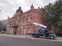 В центре Астрахани приводят в порядок фасады исторических зданий
