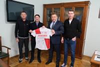 Знаменитые российские футболисты встретились с юными астраханскими спортсменами