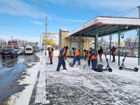 Коммунальные службы расчищают город от снега в усиленном режиме