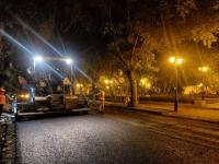 На улице Михаила Аладьина уложили первый слой асфальта