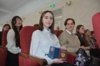 В честь Дня народного единства юным астраханцам торжественно вручили паспорта