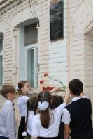 Возложение цветов к мемориальным доскам участникам Великой Отечественной Войны 