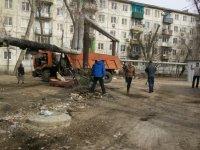 В Ленинском районе началась весенняя уборка территории.