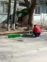 12.04.2018 сотрудники управляющей компании «Надежда» приняли активное участие в работе по благоустройству придомовой территории.