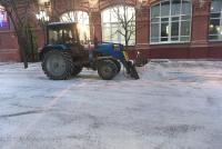 Около 300 человек задействовано в уборке снега и посыпке улиц пескосоляной смесью