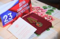  Игорь Редькин вручил юбилейную медаль к 80-летию Победы ветерану ВОВ