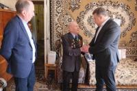 Игорь Редькин вручил юбилейную медаль Степану Ивановичу Гладилину   