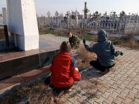 В Астрахани приводят в порядок могилы участников Великой Отечественной войны