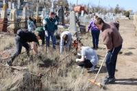 В Астрахани приводят в порядок могилы участников Великой Отечественной войны