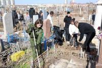 В Астрахани приводят в порядок могилы участников Великой Отечественной войны