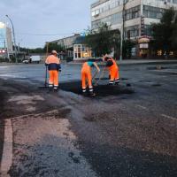 На Мясокомбинатском мосту провели ямочный ремонт дороги