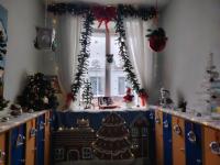 Школы и детские сады Астрахани украшают к Новому году