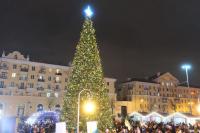 В Астрахани зажгли огни на главной городской елке