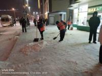 В Астрахани коммунальщики ликвидируют последствия непогоды