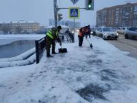 В Астрахани коммунальщики ликвидируют последствия непогоды