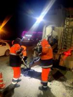 На мостах в Астрахани ремонтируют дорожное покрытие