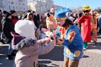 Свыше шести тысяч человек отметили Масленицу на площади Ленина