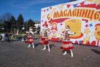 Свыше шести тысяч человек отметили Масленицу на площади Ленина