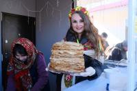 Свыше шести тысяч человек отметили Масленицу на площади Ленина