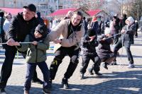 Свыше шести тысяч человек отметили Масленицу на площади Ленина