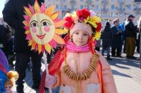 Свыше шести тысяч человек отметили Масленицу на площади Ленина