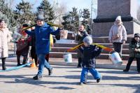 Свыше шести тысяч человек отметили Масленицу на площади Ленина