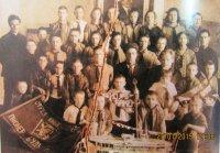 Первые пионеры района - дети рабочих завода им. Ленина.