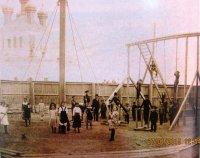 Ученики двухклассного училища Атаманской станицы на занятиях гимнастикой.