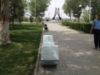 На Бульваре Победы появились две креативные лавочки