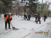 Уборка снега и мероприятия по опиловке на территории района