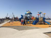 На новой набережной появились детские городки