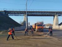 В Астрахани приступили к уборке Нового моста