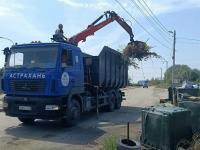 Более 400 тонн мусора вывезли с улиц Астрахани за первую половину августа