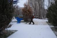 На Комсомольской набережной приступили к замене повреждённых элементов