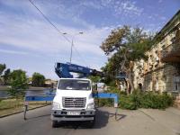 На Набережной 1 Мая опилили 140 деревьев