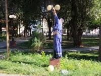 На общественных пространствах Астрахани обновляют освещение