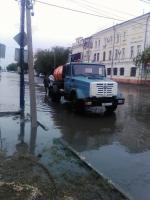 В Астрахани устраняют последствия непогоды