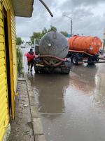 В Астрахани устраняют последствия непогоды