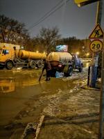 С улиц Астрахани откачали 128 кубометров талых вод