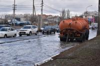 В Астрахани продолжают ликвидировать последствия штормового ветра