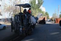 В Астрахани ремонтируют дорогу по пл. К. Маркса