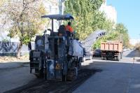 В Астрахани ремонтируют дорогу по пл. К. Маркса