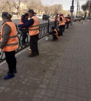 В Астрахани продолжается весенняя уборка и озеленение территорий